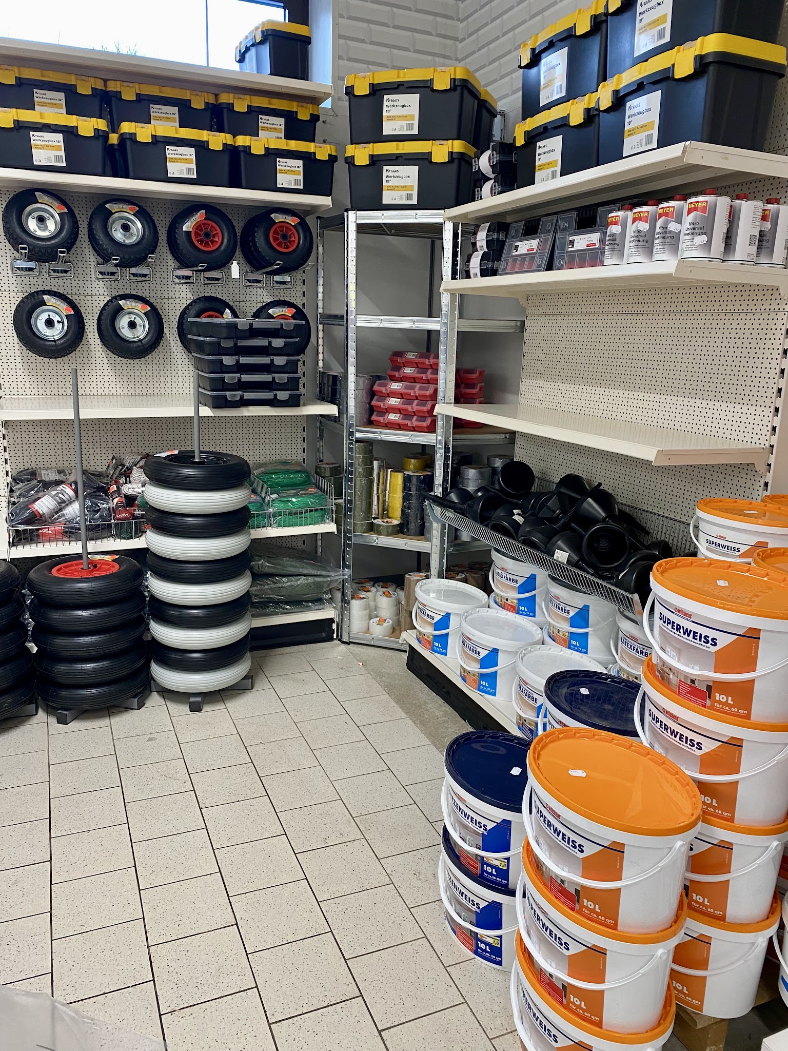 Großes Sortiment im MEGA MARKT – Gartenmöbel, Sonnenschirme und mehr